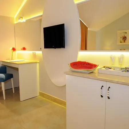 Hotel Sea Breeze And 4*